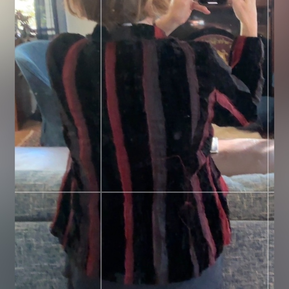 Alberto Makali stylish, black velvet jacket lined and with burgundy accents. - Picture 2 of 5